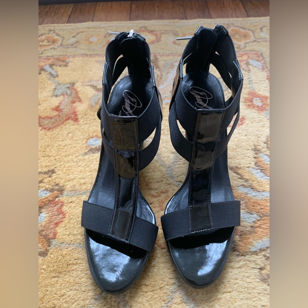 Donald J Pliner.new shoes size 7  color black .